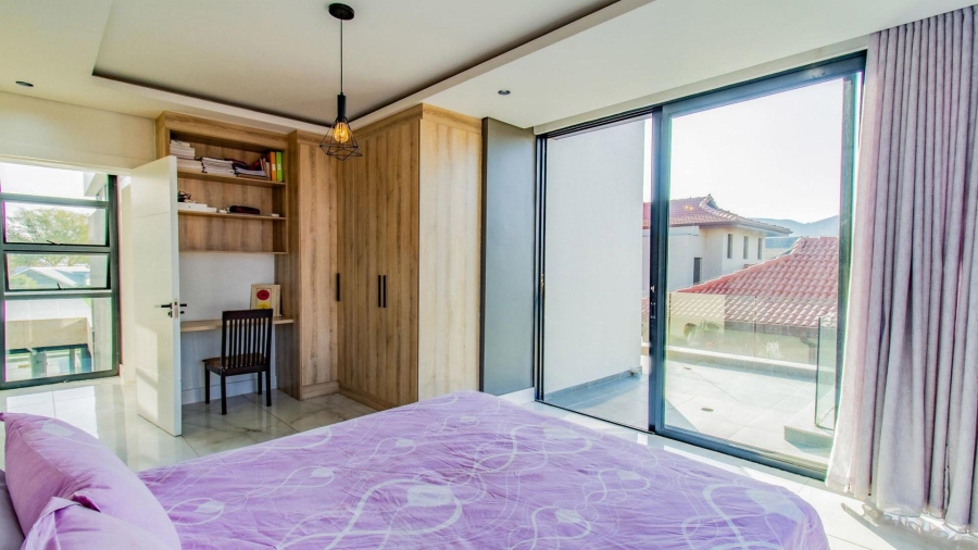 6 Bedroom Property for Sale in The Islands Estates North West